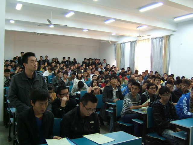 2013届高校招聘宣讲会在南京工程学院召开